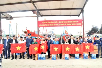 Cảnh sát biển Việt Nam ‘Đồng hành với ngư dân’ xã Diễn Châu, Nghệ An