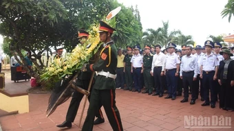 Cảnh sát biển Việt Nam tổ chức nhiều hoạt động ý nghĩa với ngư dân đặc khu Lý Sơn