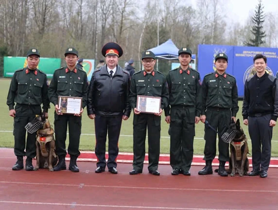 Cảnh sát cơ động giành giải Ba cuộc thi huấn luyện chó nghiệp vụ tại Belarus Cảnh sát cơ động giành giải Ba cuộc thi huấn luyện chó nghiệp vụ tại Belarus