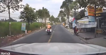 Cảnh sát dùng mô tô đặc chủng dẫn đường đưa thầy giáo bị nhồi máu cơ tim đi cấp cứu