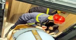 Cảnh sát giải cứu người dân mắc kẹt trong thang máy tầng 7