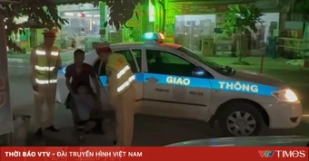 Cảnh sát giao thông kịp thời đưa cháu bé đi lạc 26km trên cao tốc về với gia đình