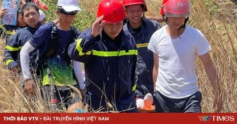 Cảnh sát vượt hơn 2km đường rừng, cứu nữ du khách gặp nạn trên núi Dinh
