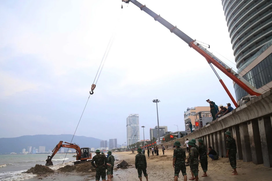 Cảnh tượng trên bờ biển Quy Nhơn khiến nhiều người bất ngờ, nhận xét: Không tin vào mắt mình Cảnh tượng trên bờ biển Quy Nhơn khiến nhiều người bất ngờ, nhận xét: Không tin vào mắt mình
