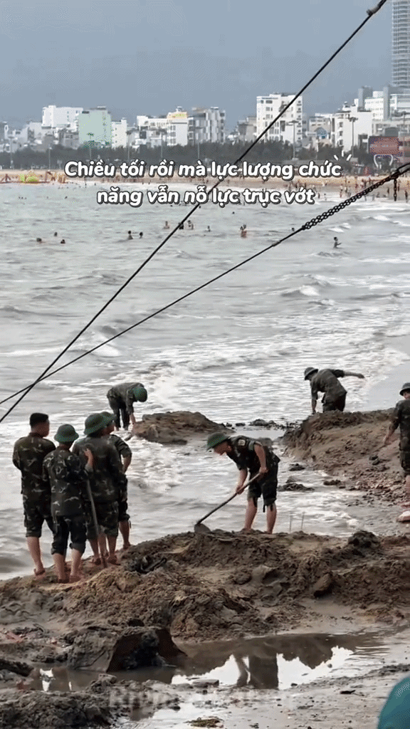 Cảnh tượng trên bờ biển Quy Nhơn khiến nhiều người bất ngờ, nhận xét: Không tin vào mắt mình Cảnh tượng trên bờ biển Quy Nhơn khiến nhiều người bất ngờ, nhận xét: Không tin vào mắt mình