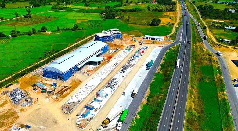 Cao tốc Bắc - Nam từ Hà Nội đến Cà Mau có 21 trạm dừng nghỉ phục vụ dịp lễ 30/4 Cao tốc Bắc - Nam từ Hà Nội đến Cà Mau có 21 trạm dừng nghỉ phục vụ dịp lễ 30/4