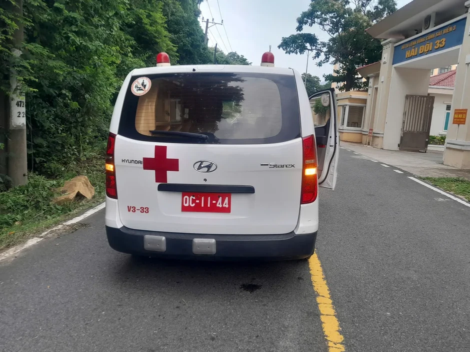 Cấp cứu kịp thời 2 du khách bị tai nạn tại Côn Đảo Cấp cứu kịp thời 2 du khách bị tai nạn tại Côn Đảo