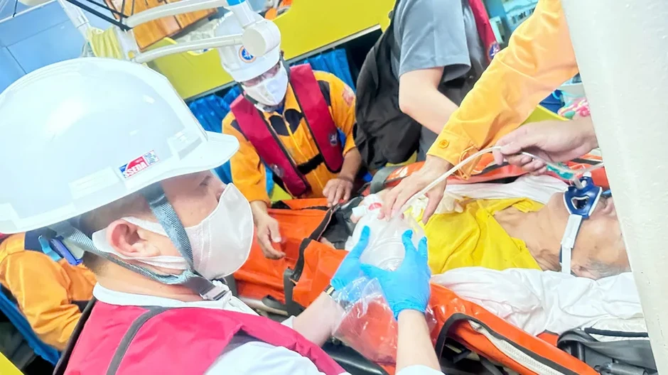Cấp cứu kịp thời 2 hành khách trên tàu du lịch nước ngoài Cấp cứu kịp thời 2 hành khách trên tàu du lịch nước ngoài