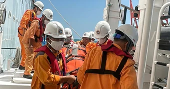 Cấp cứu kịp thời 2 hành khách trên tàu du lịch nước ngoài