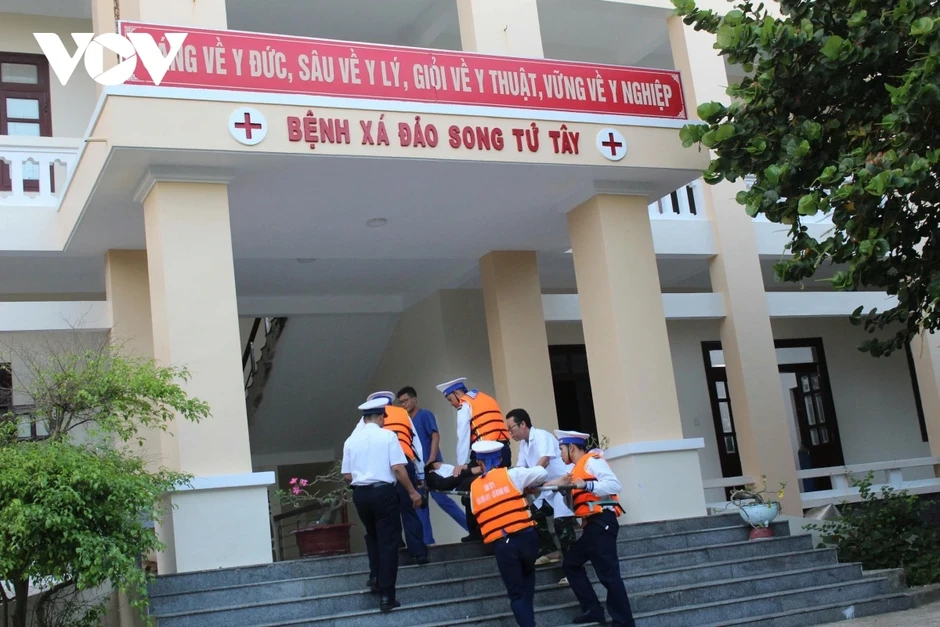 Cấp cứu kịp thời 2 ngư dân bị giảm áp ở đảo Song Tử Tây