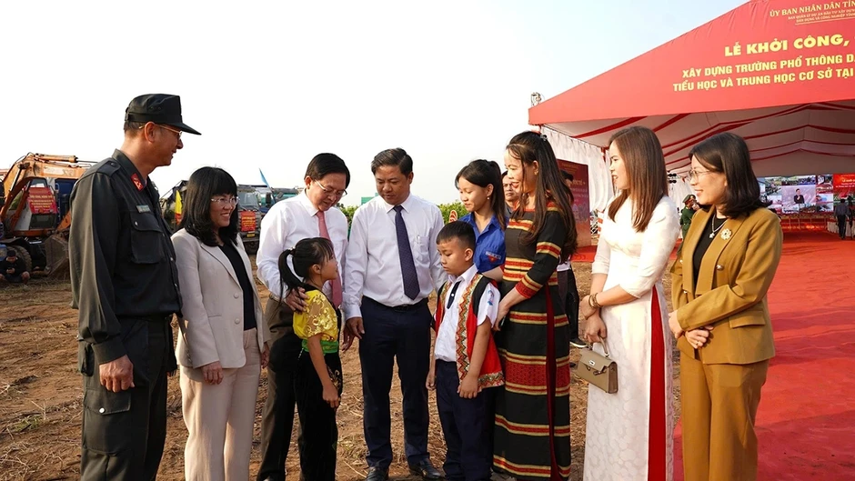 Cập nhật: Đồng loạt khởi công các trường nội trú tại khu vực biên giới đất liền Cập nhật: Đồng loạt khởi công các trường nội trú tại khu vực biên giới đất liền
