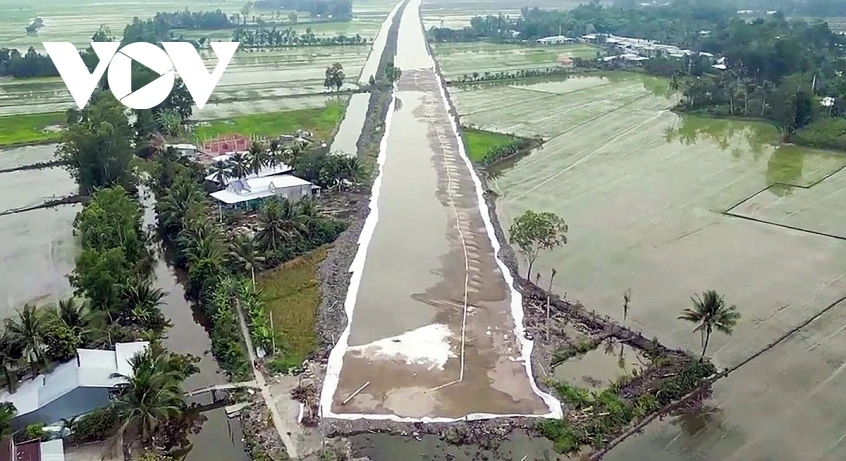 Cầu cạn hay đường đắp cát: Bài toán chi phí cao tốc ở Đồng bằng sông Cửu Long Cầu cạn hay đường đắp cát: Bài toán chi phí cao tốc ở Đồng bằng sông Cửu Long