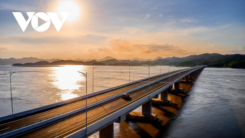 Cầu cạn hay đường đắp cát: Bài toán chi phí cao tốc ở Đồng bằng sông Cửu Long Cầu cạn hay đường đắp cát: Bài toán chi phí cao tốc ở Đồng bằng sông Cửu Long