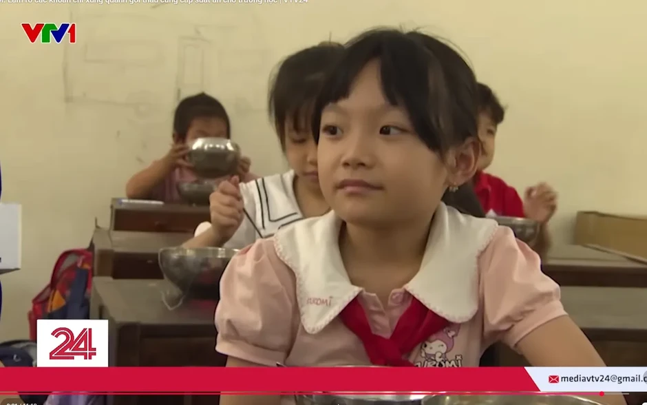 Câu chuyện 'không ăn thịt gà' và nỗi lo về suất ăn học đường Câu chuyện 'không ăn thịt gà' và nỗi lo về suất ăn học đường