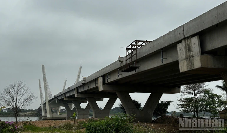 Cầu dân sinh tại Quảng Trị tạm dừng hoạt động, người dân đi lại khó khăn Cầu dân sinh tại Quảng Trị tạm dừng hoạt động, người dân đi lại khó khăn