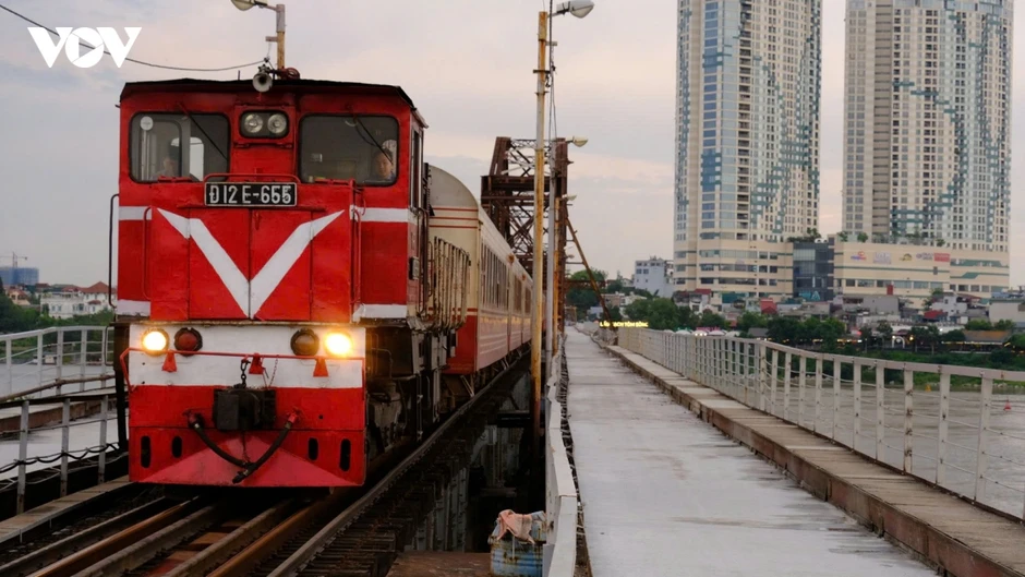 Cầu Long Biên "thay áo mới” sau gần 2 tháng tu sửa, sẵn sàng thông xe ngày 27/5