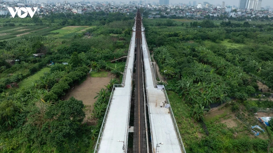Cầu Long Biên "thay áo mới” sau gần 2 tháng tu sửa, sẵn sàng thông xe ngày 27/5