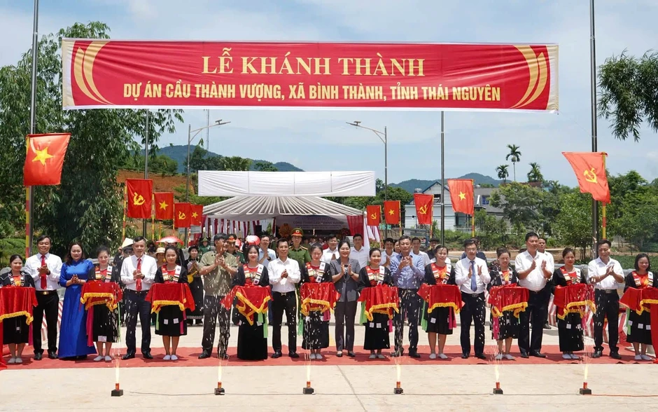 Cầu Thành Vượng - nhịp cầu Hòa Bình trên vùng đất căn cứ Cách mạng Cầu Thành Vượng - nhịp cầu Hòa Bình trên vùng đất căn cứ Cách mạng