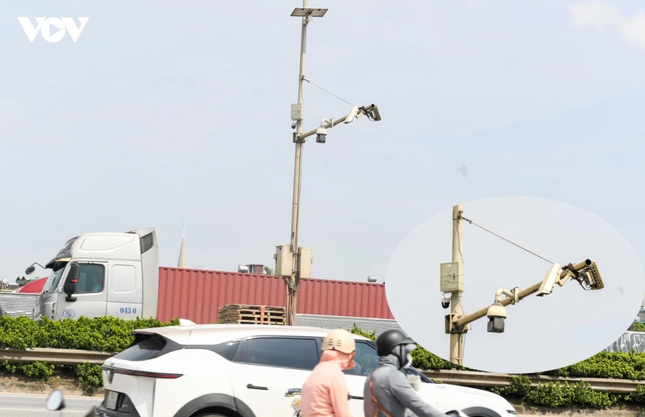 Cầu vượt sông ở Hà Nội: Ùn tắc, tai nạn liên miên nhưng vắng camera phạt nguội