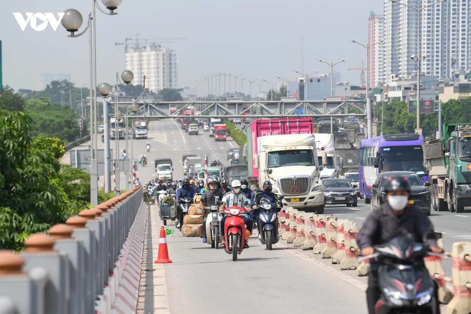 Cầu vượt sông ở Hà Nội: Ùn tắc, tai nạn liên miên nhưng vắng camera phạt nguội