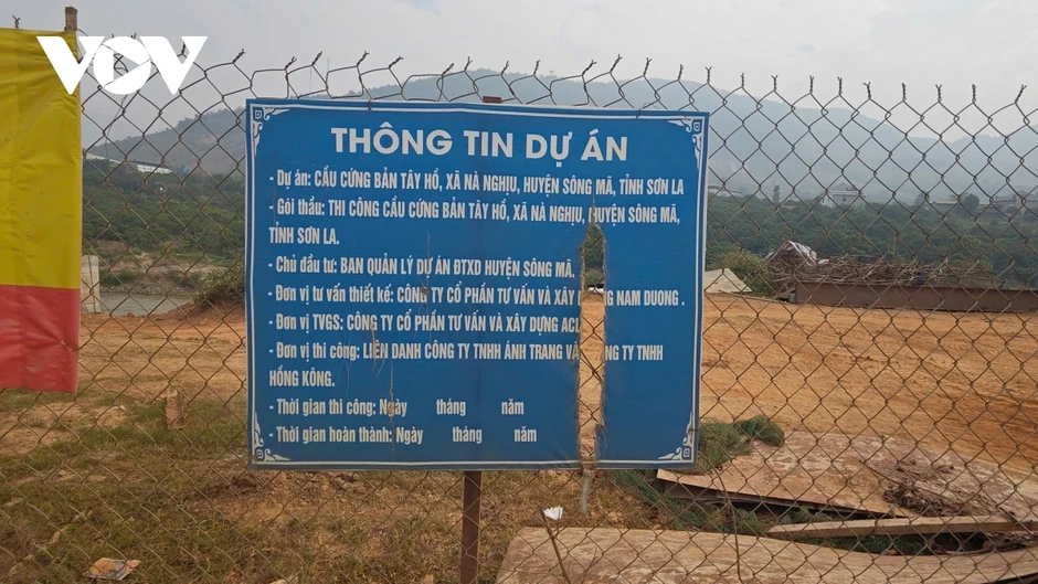 Chậm tiến độ thi công cầu làm ảnh hưởng hàng nghìn người dân ở Sông Mã Chậm tiến độ thi công cầu làm ảnh hưởng hàng nghìn người dân ở Sông Mã