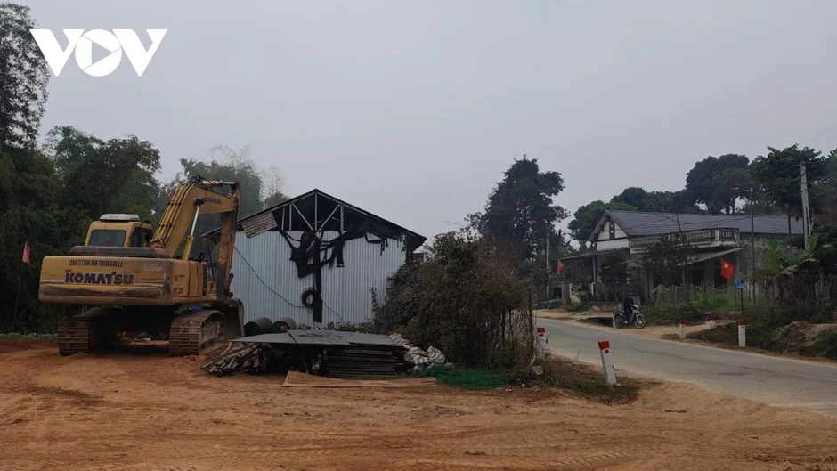 Chậm tiến độ thi công cầu làm ảnh hưởng hàng nghìn người dân ở Sông Mã Chậm tiến độ thi công cầu làm ảnh hưởng hàng nghìn người dân ở Sông Mã