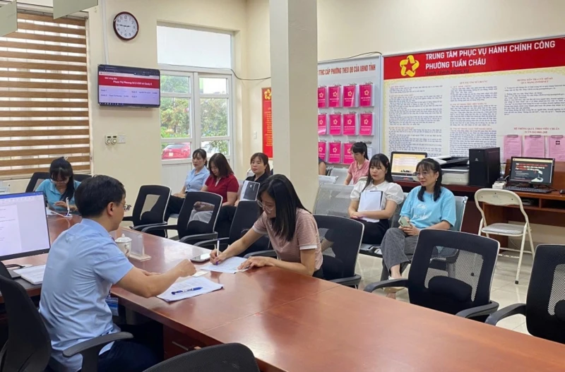 Chậm xử lý thủ tục hành chính, 4 cán bộ phường bị tạm đình chỉ công tác Chậm xử lý thủ tục hành chính, 4 cán bộ phường bị tạm đình chỉ công tác