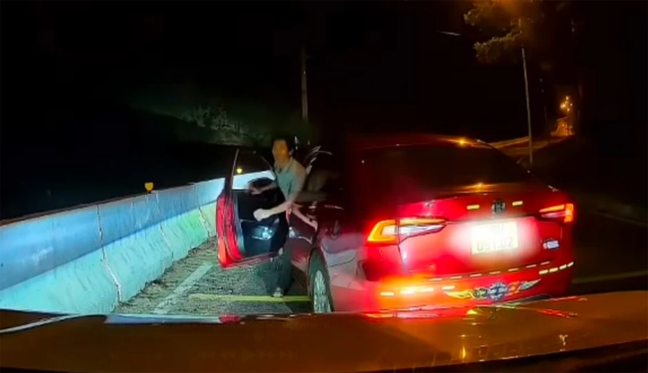 Chặn đầu ô tô trong đêm để đe dọa, tài xế bị xử phạt Chặn đầu ô tô trong đêm để đe dọa, tài xế bị xử phạt