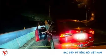 Chặn đầu ô tô trong đêm để đe dọa, tài xế bị xử phạt