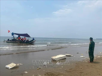 Chặn đứng 'bè tặc' chở khách chui trên biển