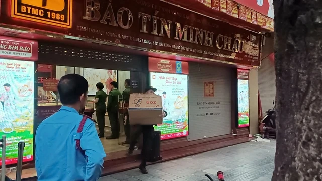 Chân dung ông chủ Bảo Tín Minh Châu: Từ thợ sửa xe đến “đế chế vàng” trăm tỷ và những phát ngôn gây tranh cãi Chân dung ông chủ Bảo Tín Minh Châu: Từ thợ sửa xe đến “đế chế vàng” trăm tỷ và những phát ngôn gây tranh cãi