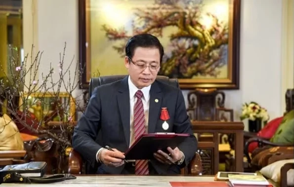 Chân dung ông chủ Bảo Tín Minh Châu: Từ thợ sửa xe đến “đế chế vàng” trăm tỷ và những phát ngôn gây tranh cãi Chân dung ông chủ Bảo Tín Minh Châu: Từ thợ sửa xe đến “đế chế vàng” trăm tỷ và những phát ngôn gây tranh cãi