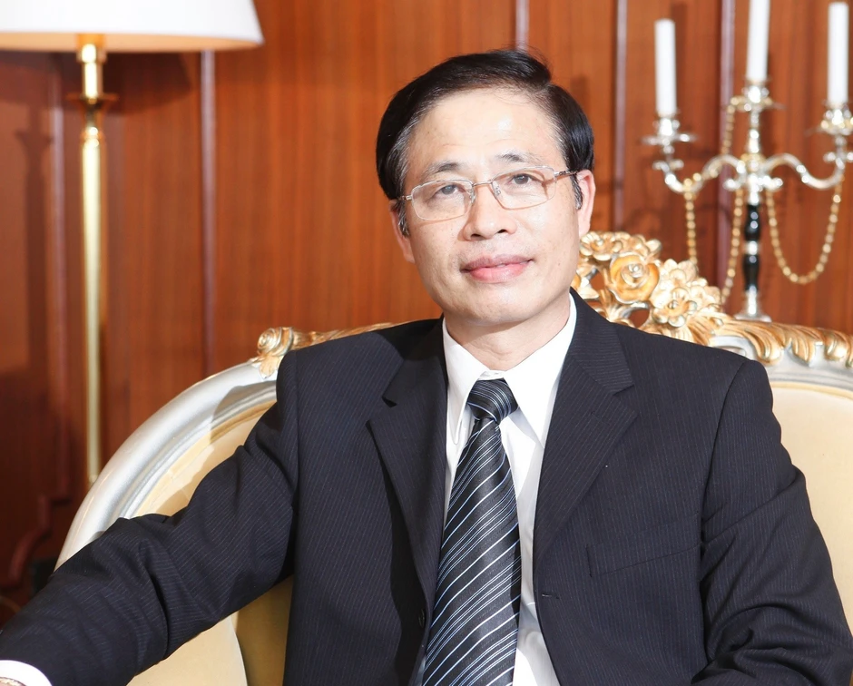 Chân dung ông chủ Bảo Tín Minh Châu: Từ thợ sửa xe đến “đế chế vàng” trăm tỷ và những phát ngôn gây tranh cãi Chân dung ông chủ Bảo Tín Minh Châu: Từ thợ sửa xe đến “đế chế vàng” trăm tỷ và những phát ngôn gây tranh cãi