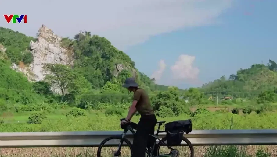 Chàng trai 18 tuổi đạp xe xuyên Việt, đi hơn 1.800 km trong 14 ngày Chàng trai 18 tuổi đạp xe xuyên Việt, đi hơn 1.800 km trong 14 ngày