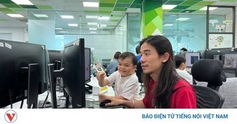 Chàng trai tí hon người Mông và giấc mơ vượt qua đỉnh núi