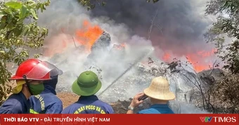 Cháy bãi rác ở Quảng Trị, cột khói đen bốc cao hàng trăm mét