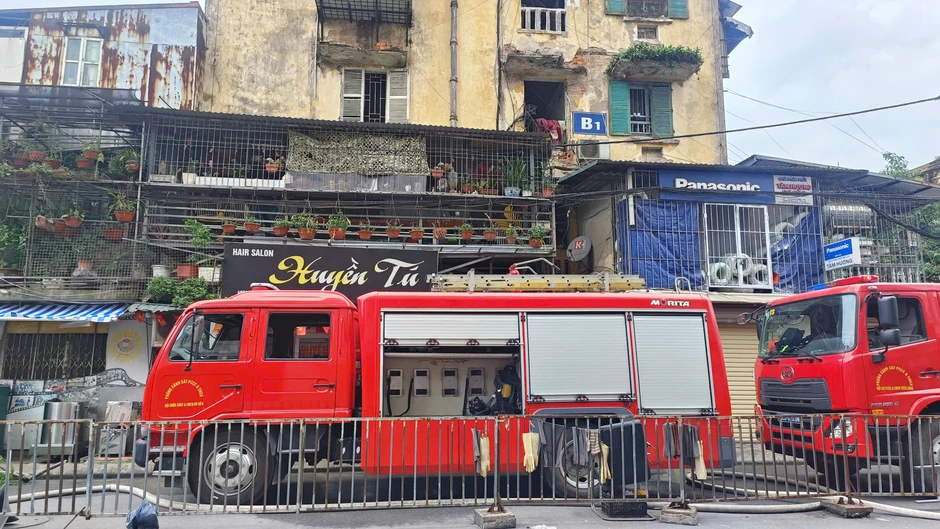 Cháy căn hộ tập thể Nguyễn Công Trứ, cư dân hoảng loạn tháo chạy