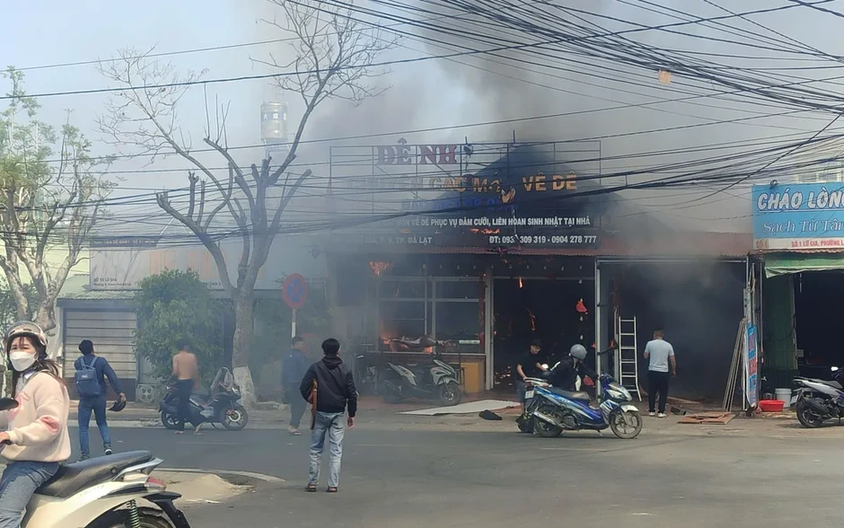 Cháy cơ sở kinh doanh ăn uống tại Đà Lạt, 5 nhân viên kịp thoát thân Cháy cơ sở kinh doanh ăn uống tại Đà Lạt, 5 nhân viên kịp thoát thân