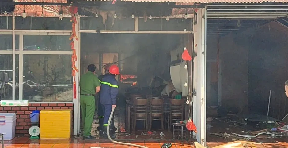 Cháy cơ sở kinh doanh ăn uống tại Đà Lạt, 5 nhân viên kịp thoát thân Cháy cơ sở kinh doanh ăn uống tại Đà Lạt, 5 nhân viên kịp thoát thân