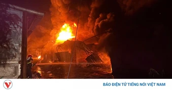 Cháy cơ sở thu mua phế liệu trong đêm ở Quảng Ngãi