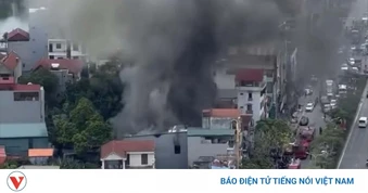 Cháy cửa hàng bán xe máy điện ở Lai Xá, Hà Nội