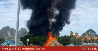 Cháy cụm biểu tượng trang trí ở Quảng trường 30/10, Quảng Ninh