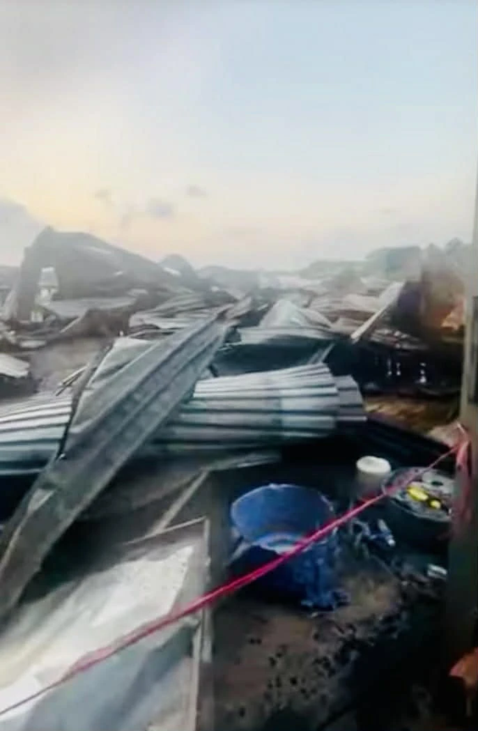 Cháy dãy nhà ven sông Cà Mau, 13 căn nhà bị thiêu rụi Cháy dãy nhà ven sông Cà Mau, 13 căn nhà bị thiêu rụi