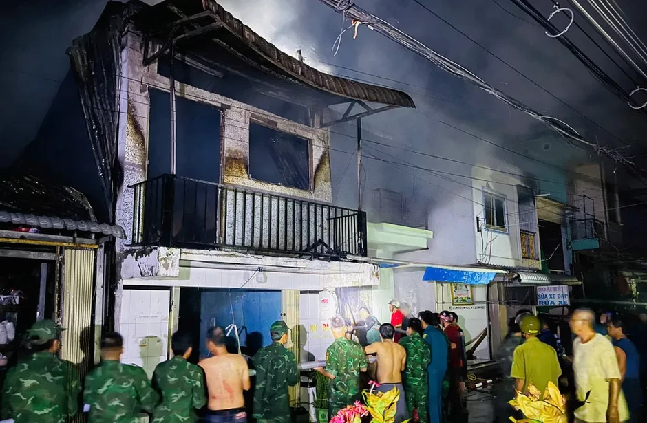 Cháy hai căn nhà trong đêm ở Cà Mau Cháy hai căn nhà trong đêm ở Cà Mau