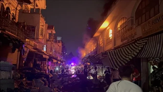 Cháy lớn chợ Biên Hòa, hàng chục ki-ốt bị thiêu rụi Cháy lớn chợ Biên Hòa, hàng chục ki-ốt bị thiêu rụi