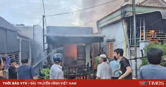 Cháy lớn khu dân cư ở An Giang khiến 5 căn nhà bị hư hại