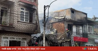 Cháy lớn nhiều căn nhà ở Cam Ly - Đà Lạt, khói lửa bốc cao hàng chục mét