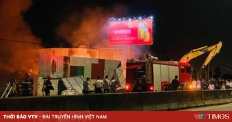 Cháy lớn tại bãi phế liệu ven Quốc lộ 1 ở Lâm Đồng