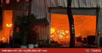 Cháy lớn tại quán bia ở Hà Nội