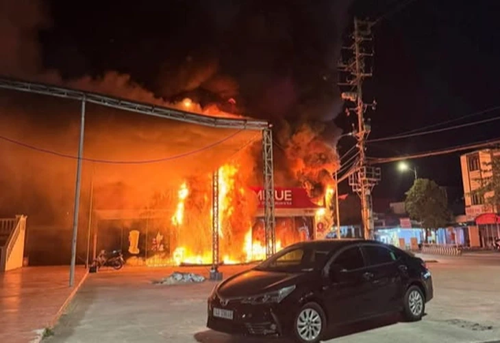 Cháy lớn tại quán kem Mixue Cháy lớn tại quán kem Mixue